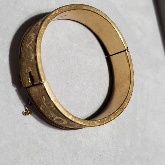 Vintage bangle bracelet - Picture 2 of 6